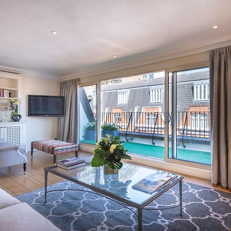 더 캐피탈 호텔 런던 외부 사진 A living room at the hotel