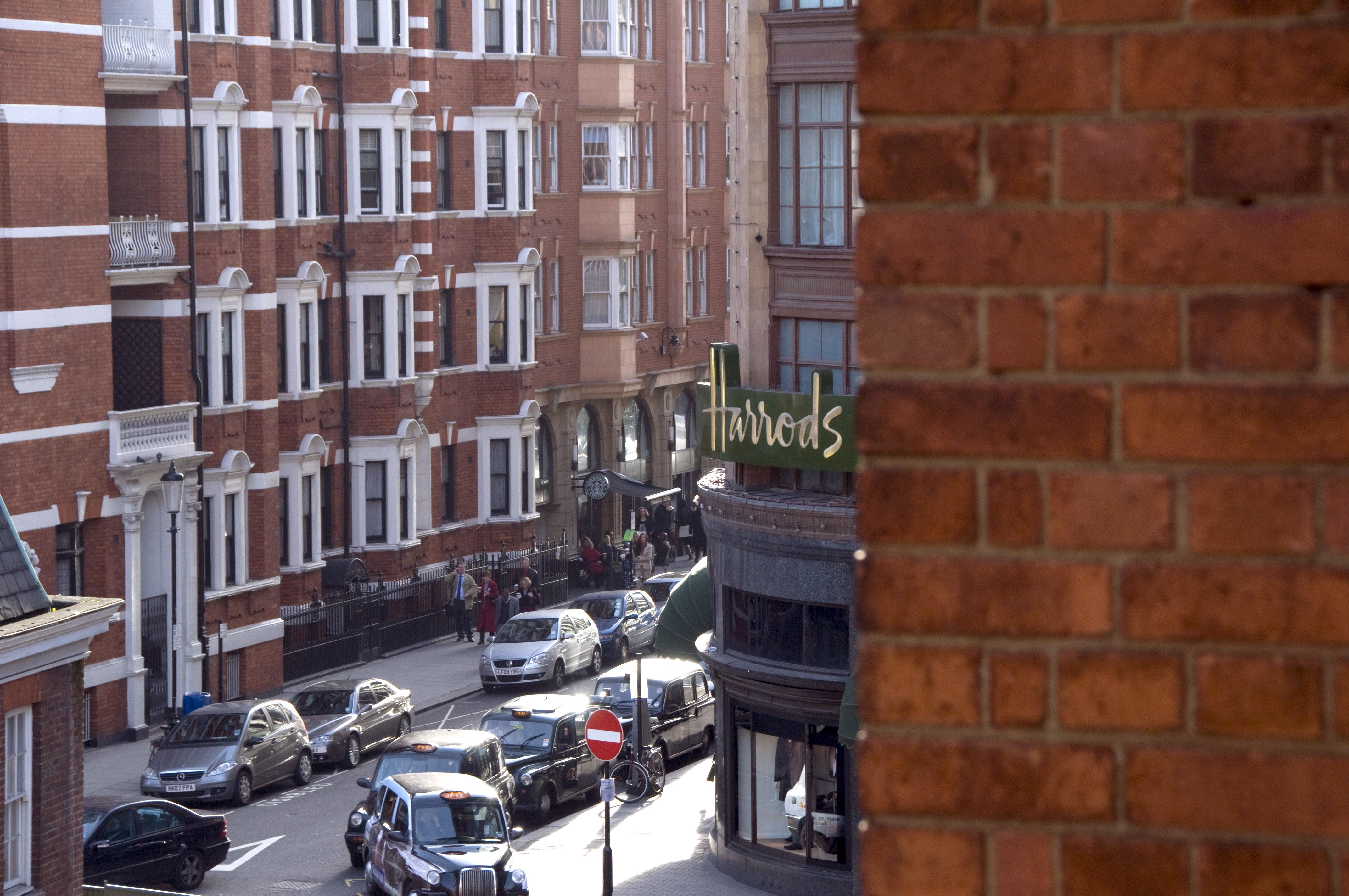 더 캐피탈 호텔 런던 외부 사진 The corner of Wigmore Street and Wigmore Hall