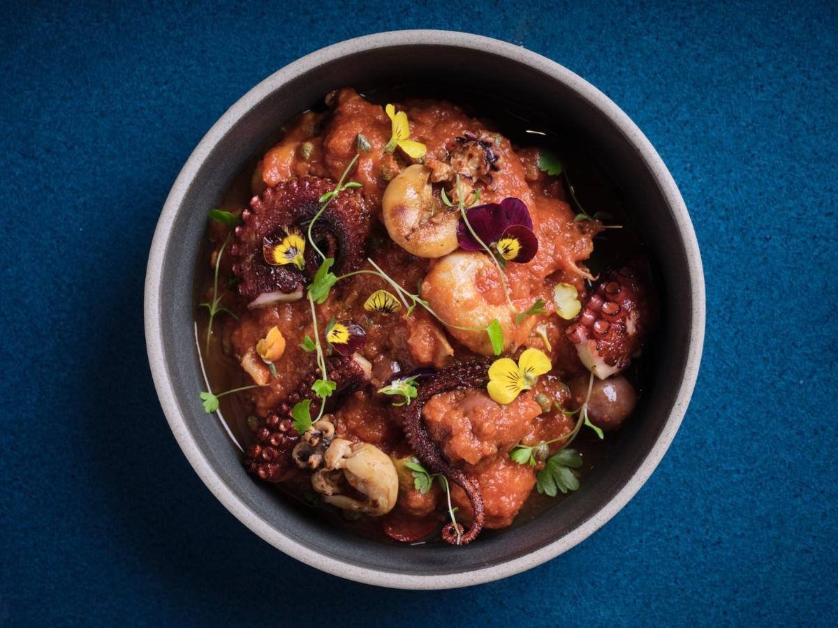 더 캐피탈 호텔 런던 외부 사진 Octopus with mushrooms