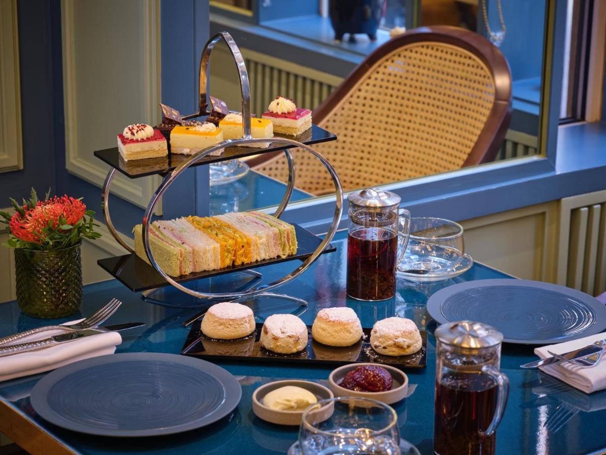 더 캐피탈 호텔 런던 외부 사진 Afternoon tea at the InterContinental Hotel, London, Park Lane